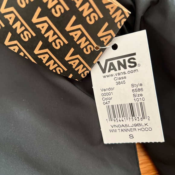 Brand new Vans MTE fur hood long black jacket size small - Picture 2 of 7